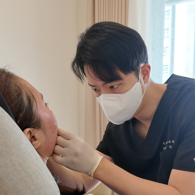 홍대 입술 필러, 처음부터 많이 넣어도 될까요? 사진 10